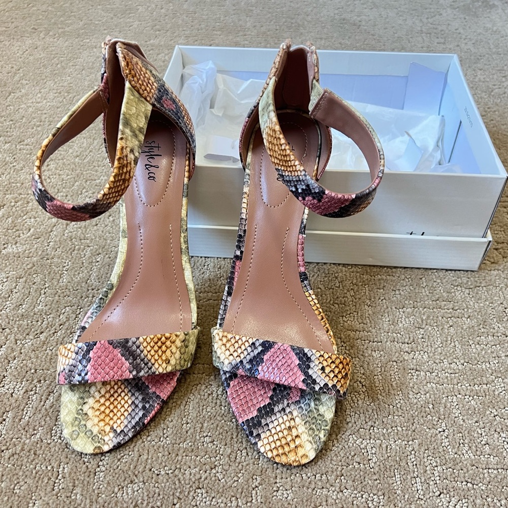 Stylish Multicolor Snake Print Heels
